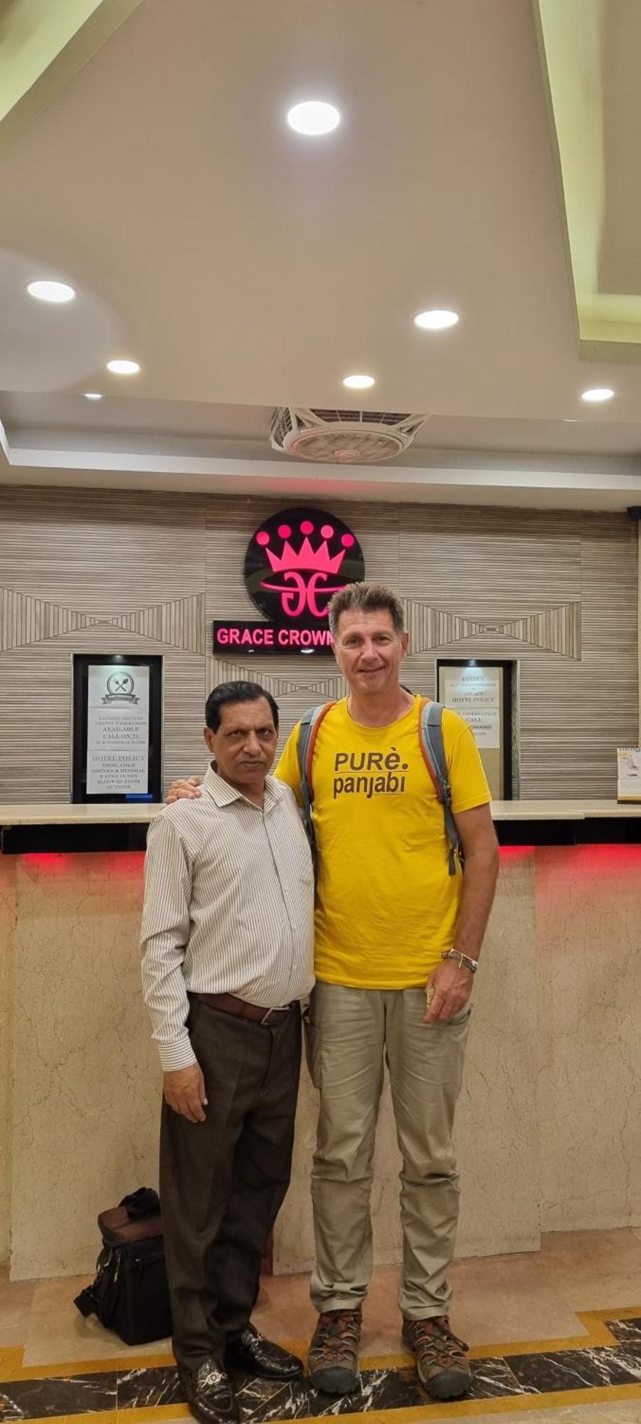 Grace Crown Hotel 이슬라마바드 외부 사진